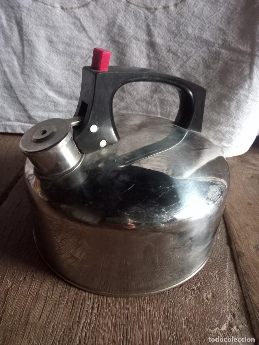 Segunda mano: Tetera hervidor, de acero inoxidable. Di&aacute;metro: 19 cm. - Foto 2