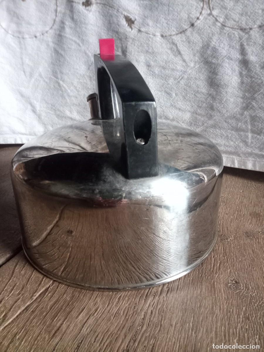 Segunda mano: Tetera hervidor, de acero inoxidable. Di&aacute;metro: 19 cm. - Foto 4