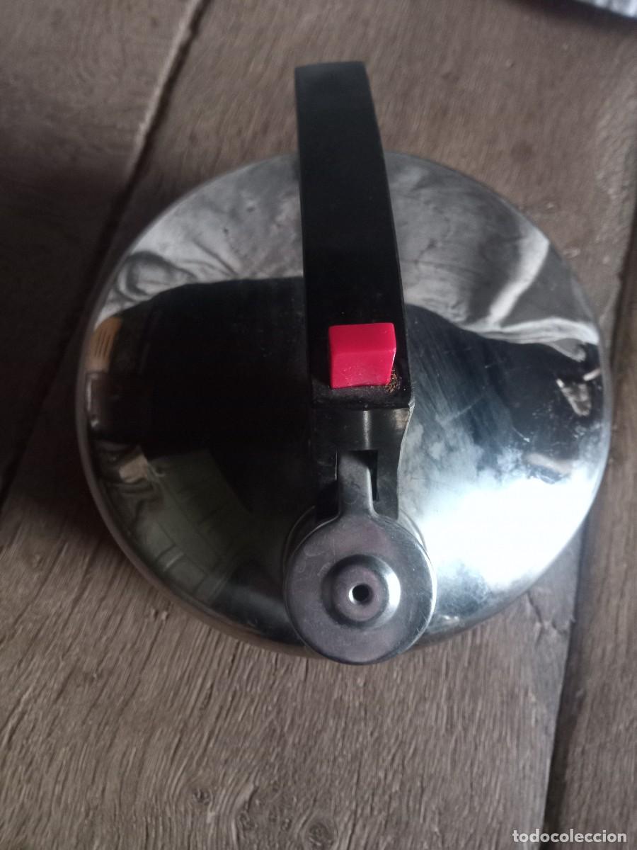Segunda mano: Tetera hervidor, de acero inoxidable. Di&aacute;metro: 19 cm. - Foto 5