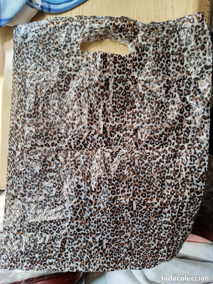 Segunda mano: BOLSA PLASTICO ESTILO LEOPARDO - ORIGINAL DE LETONIA A&Ntilde;O 2002 - Foto 1