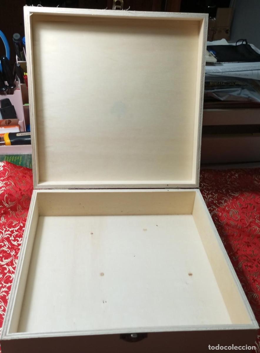 Segunda mano: CAJA DE MADERA CON CIERRE METALICO Y BISAGRAS - Foto 1