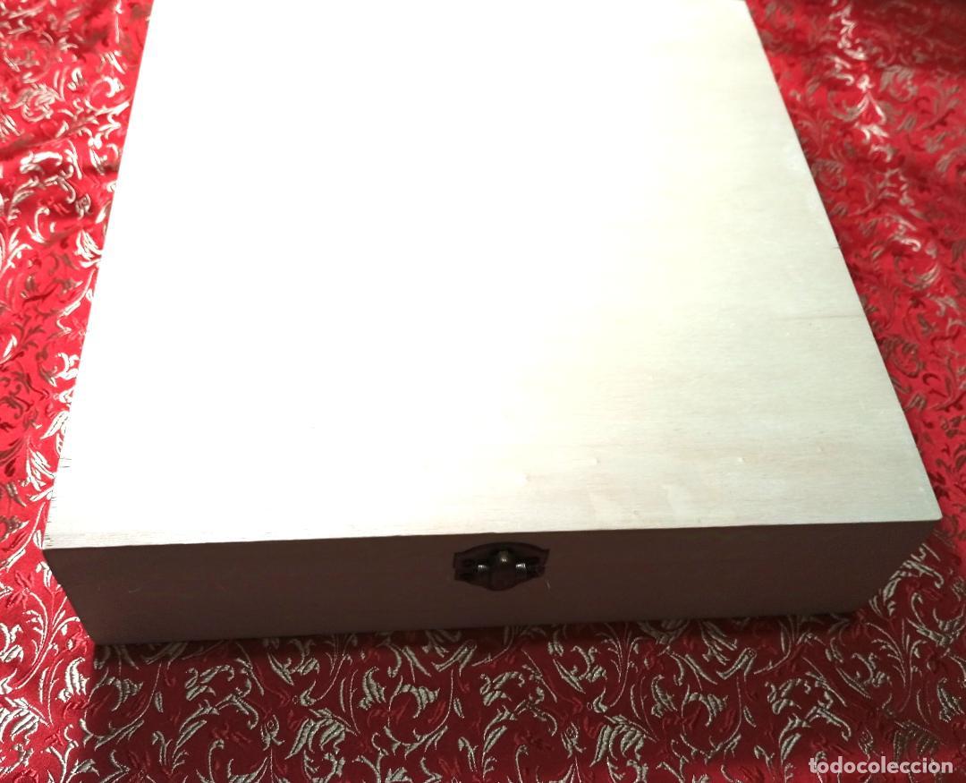 Segunda mano: CAJA DE MADERA CON CIERRE METALICO Y BISAGRAS - Foto 2