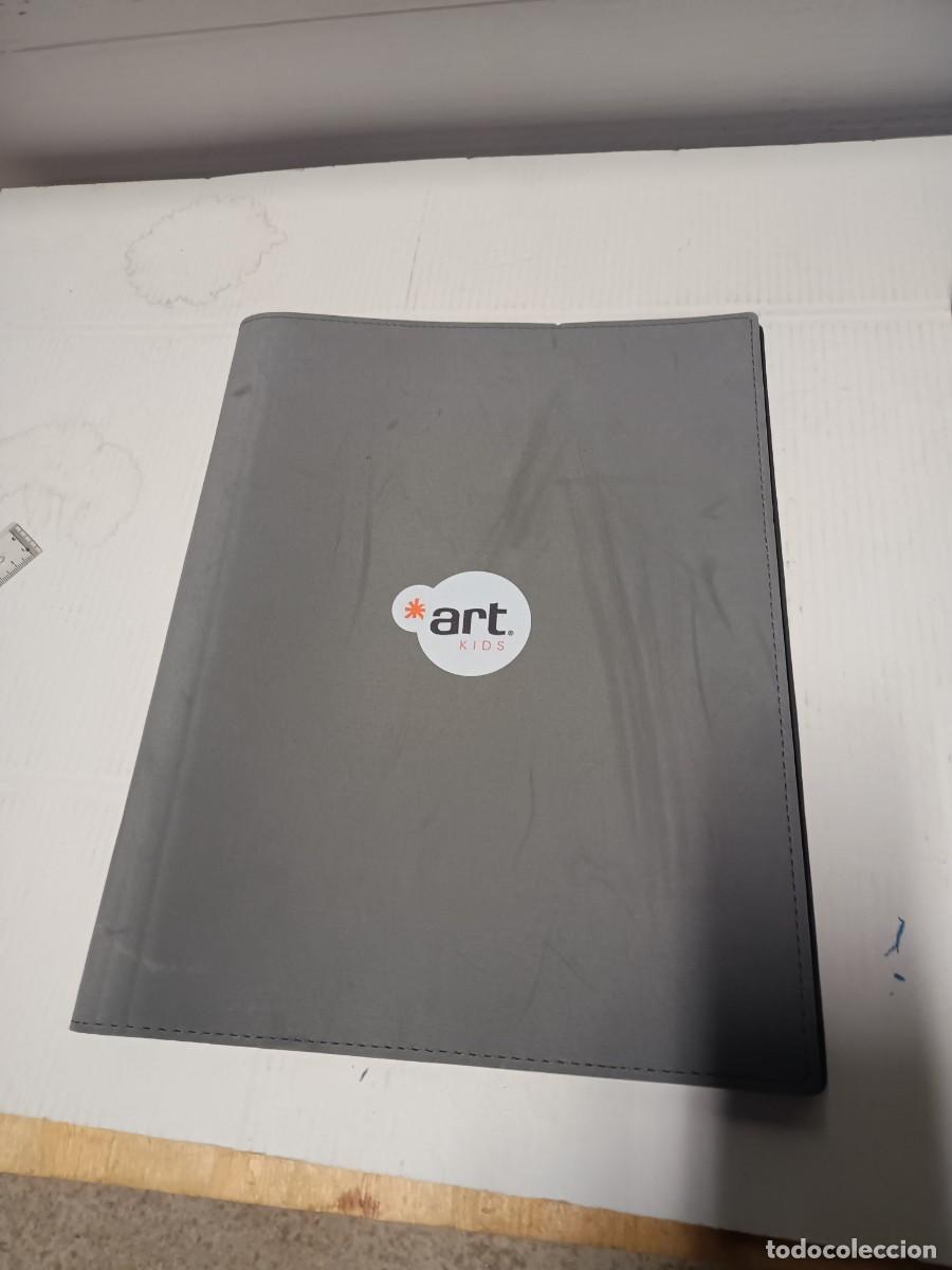 Segunda mano: CARPETA CON SEPARADORES ART KIDS - Foto 1