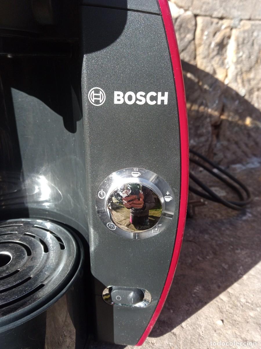 Segunda mano: Cafetera de c&aacute;psulas Bosch Tassimo Roja. Caf&eacute;. Funciona - Foto 4