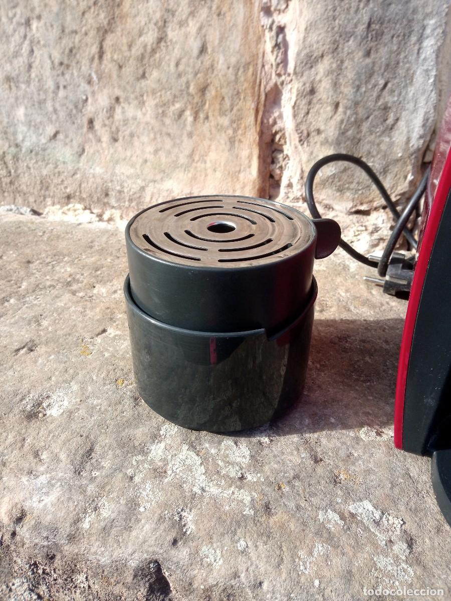 Segunda mano: Cafetera de c&aacute;psulas Bosch Tassimo Roja. Caf&eacute;. Funciona - Foto 13