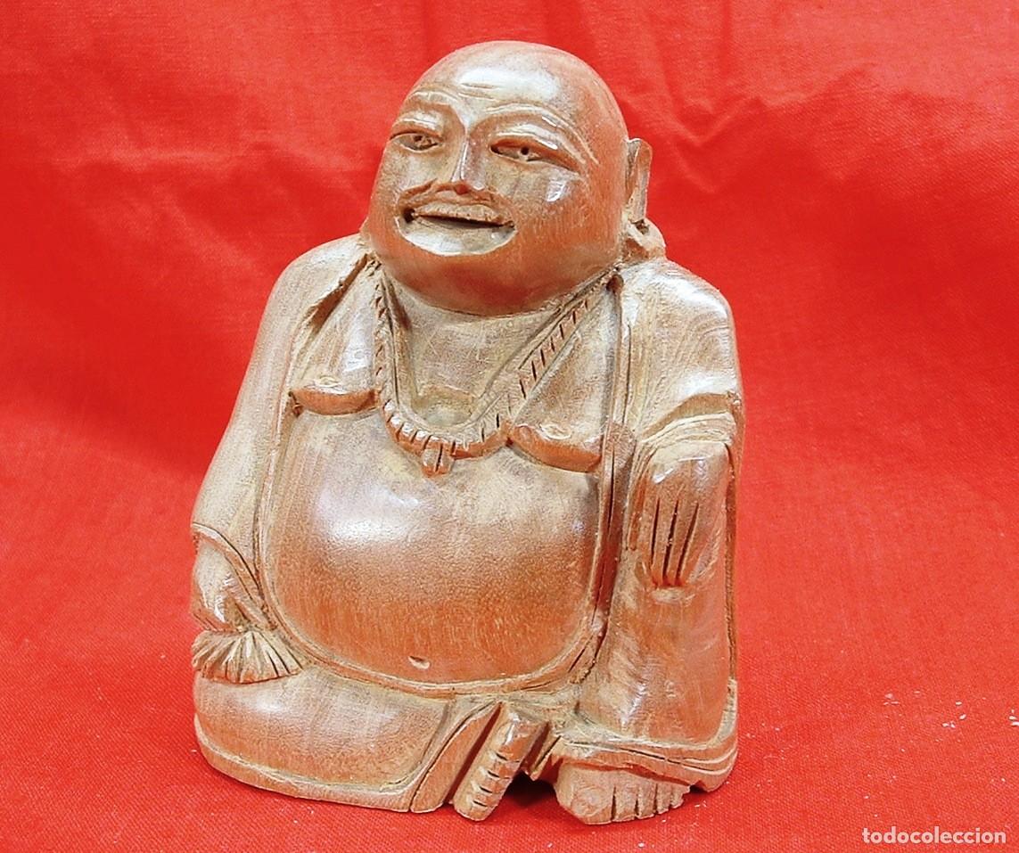 Segunda mano: FIGURA SENTADA TALLADA EN MADERA FINA - Foto 1
