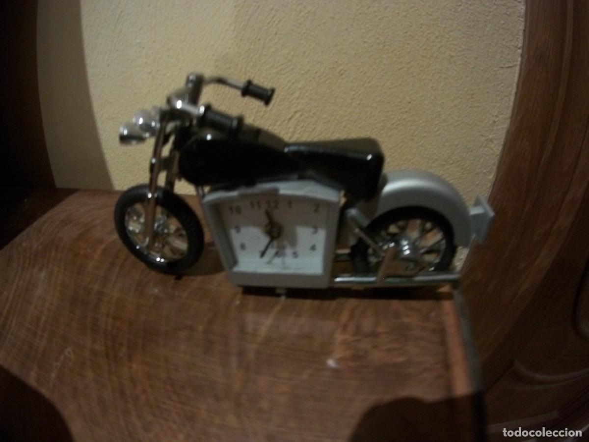 Segunda mano: moto miniatura reloj - Foto 1