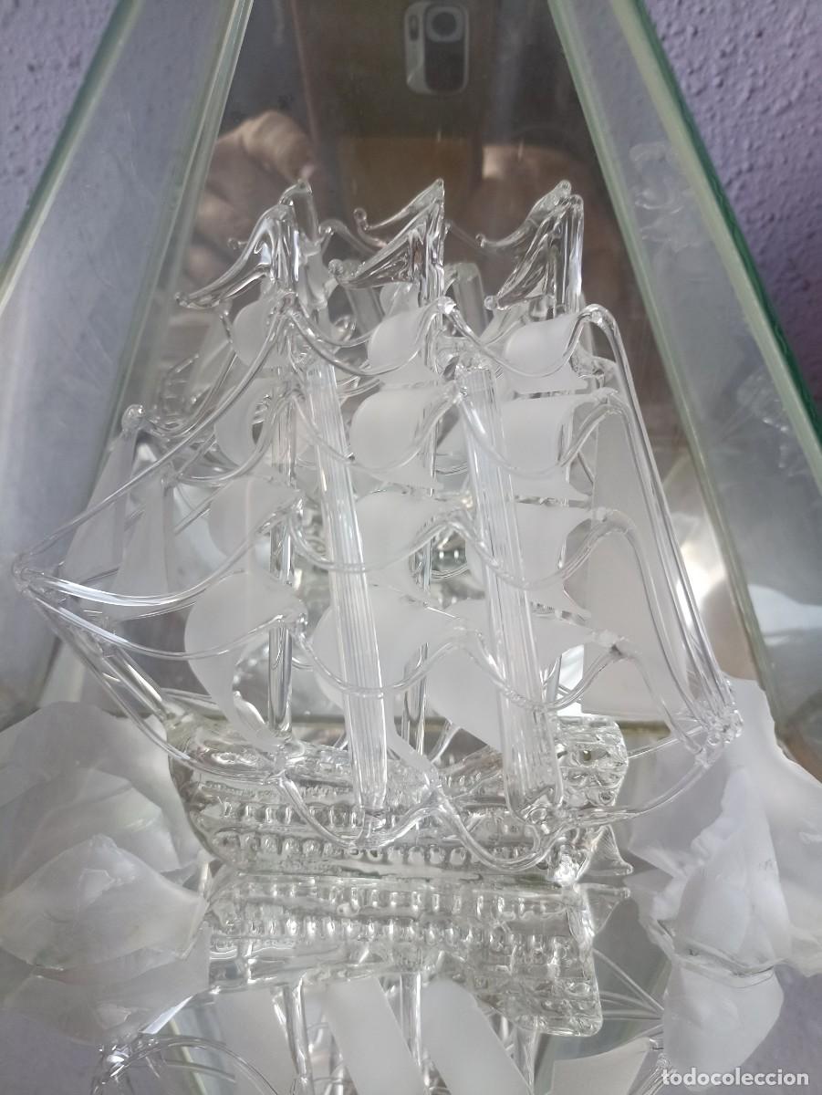 Segunda mano: Barco de cristal en pir&aacute;mide de cristal - Foto 2