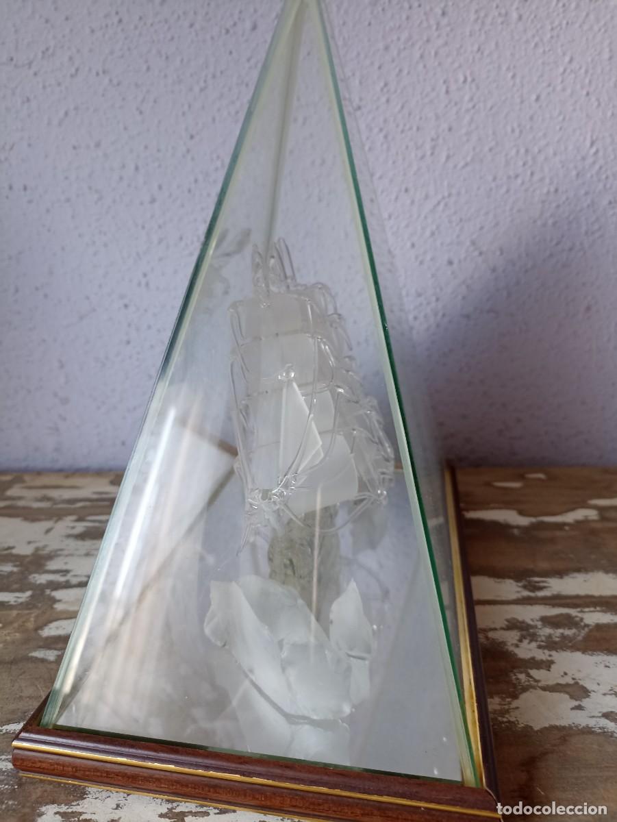 Segunda mano: Barco de cristal en pir&aacute;mide de cristal - Foto 4
