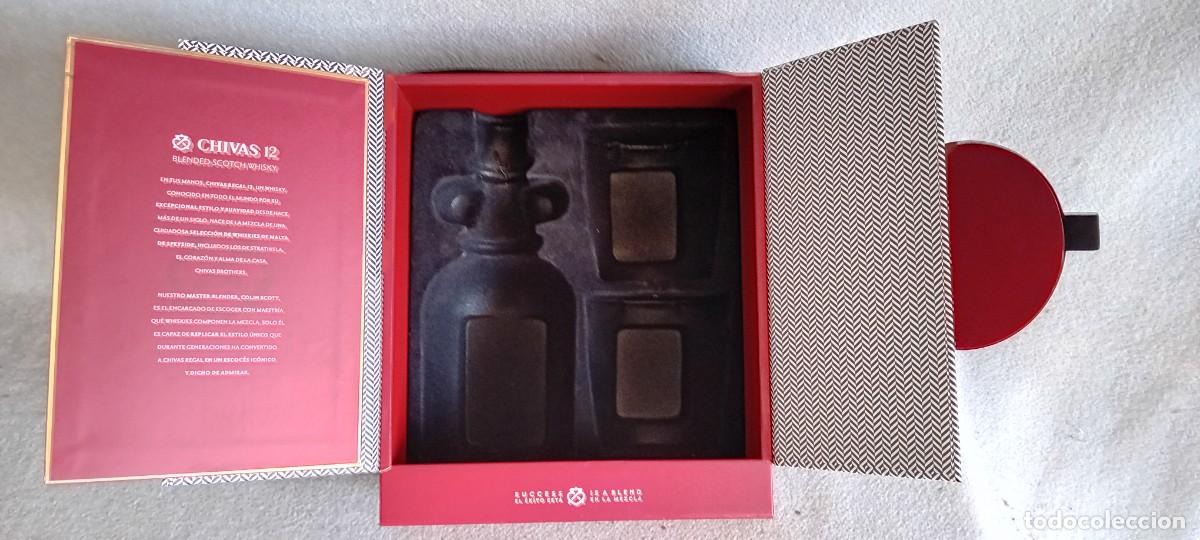 Segunda mano: Caja vacia de Chivas Regal 12 . - Foto 2