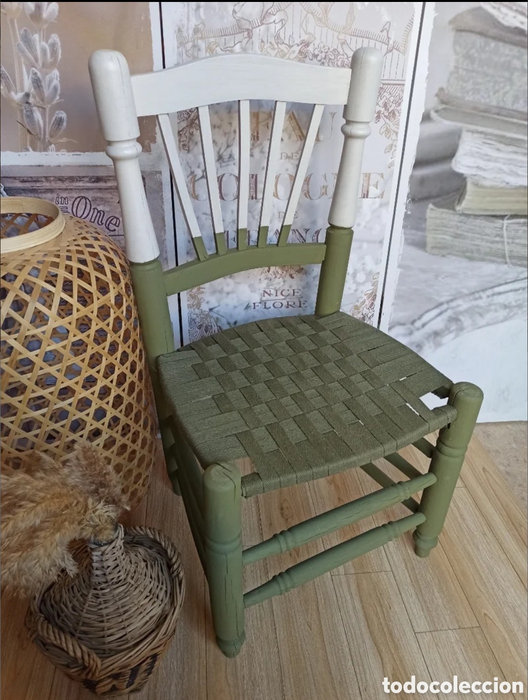 Segunda mano: Silla de madera pintada en dos colores - Foto 1