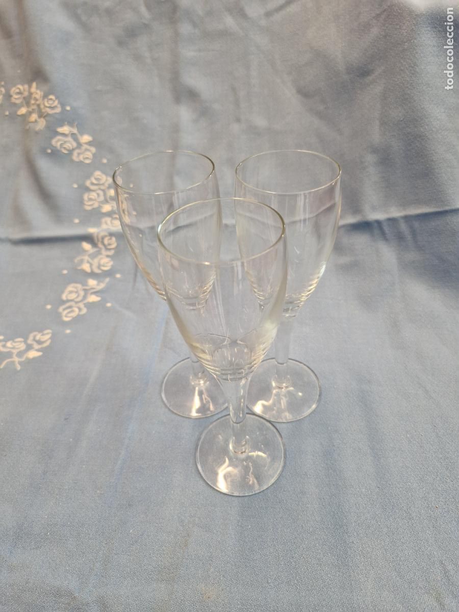 Segunda mano: 3 BONITAS COPAS DE CRISTAL. 19*6CM - Foto 2