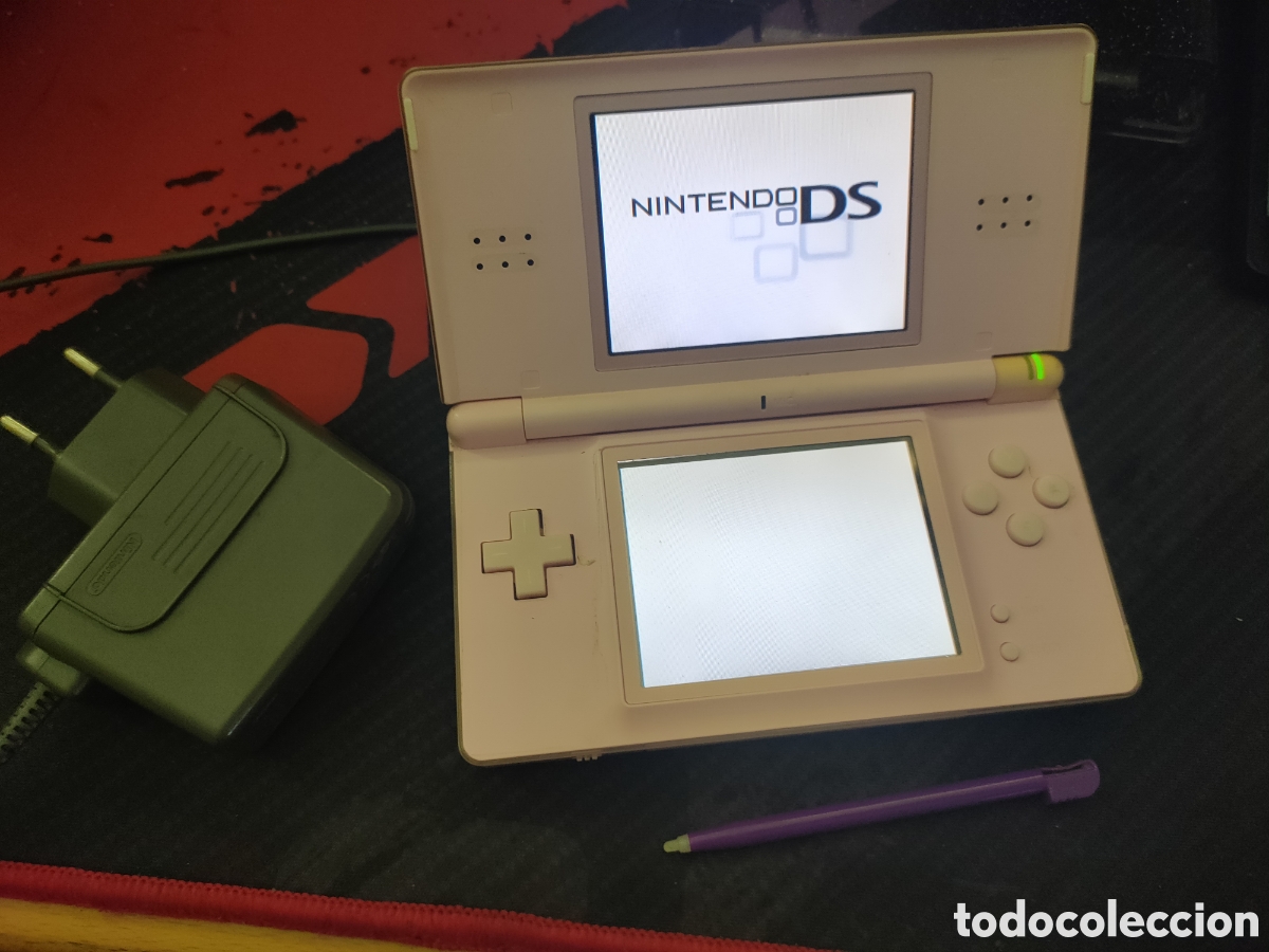 Segunda mano: Nintendo DS Lite rosa + 4 juegos - Foto 1