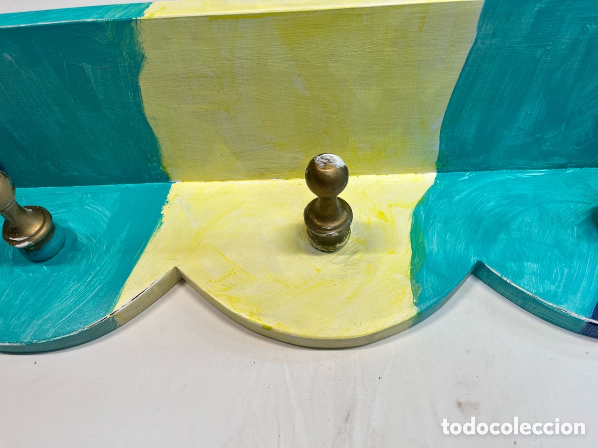 Segunda mano: Perchero de madera para pared pintado 4 colores - Foto 2