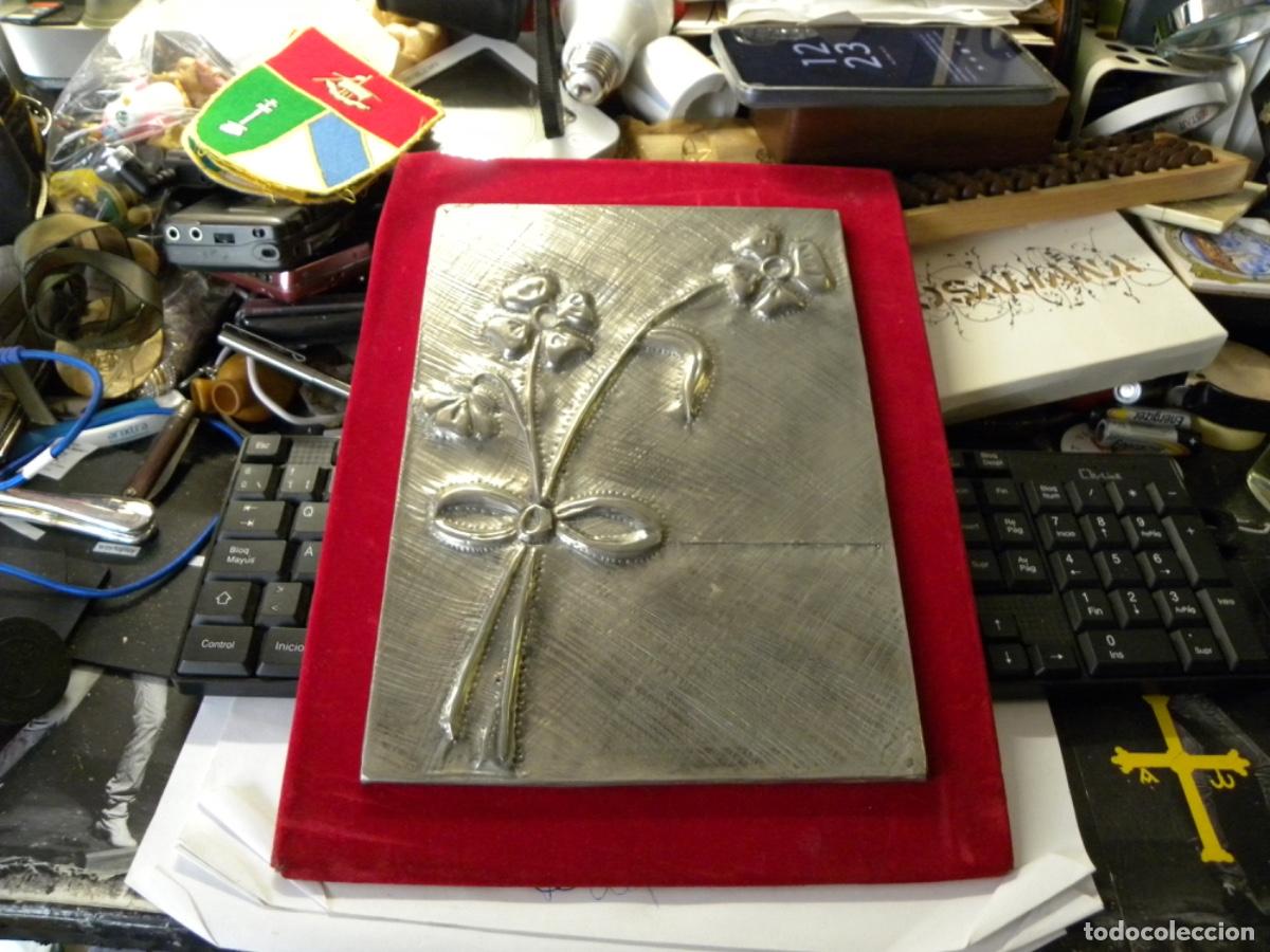 Segunda mano: FLOR HECHA EN PLOMO 25 X 18 CMS - Foto 1