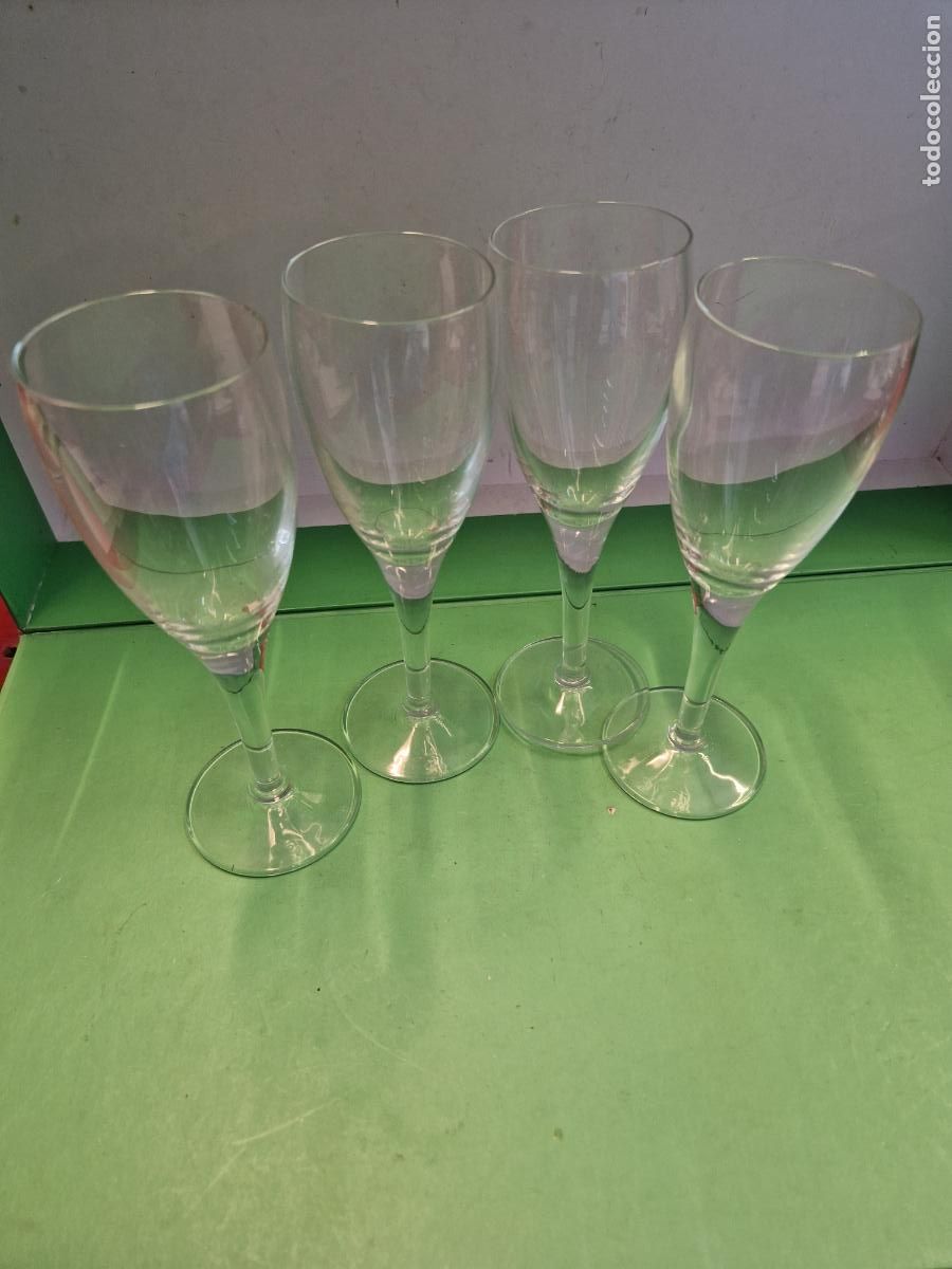 Segunda mano: 4 BONITAS COPAS DE CRISTAL. MEDIDA 18*6CM - Foto 2