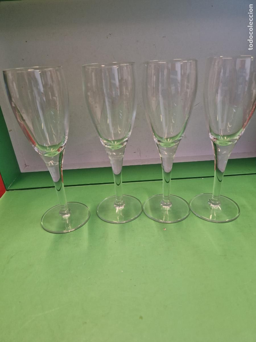 Segunda mano: 4 BONITAS COPAS DE CRISTAL. MEDIDA 18*6CM - Foto 2