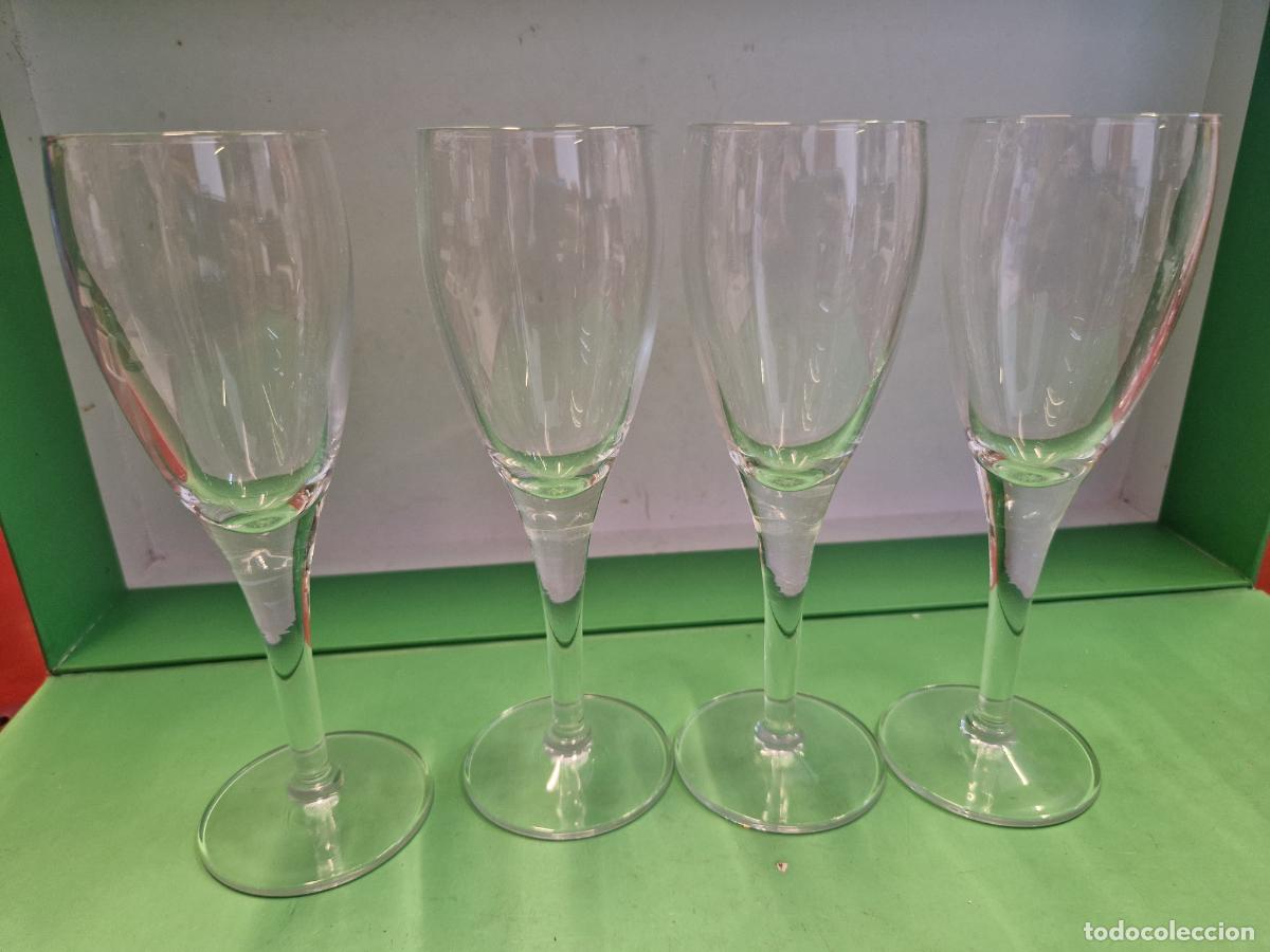 Segunda mano: 4 BONITAS COPAS DE CRISTAL. MEDIDA 18*6CM - Foto 1