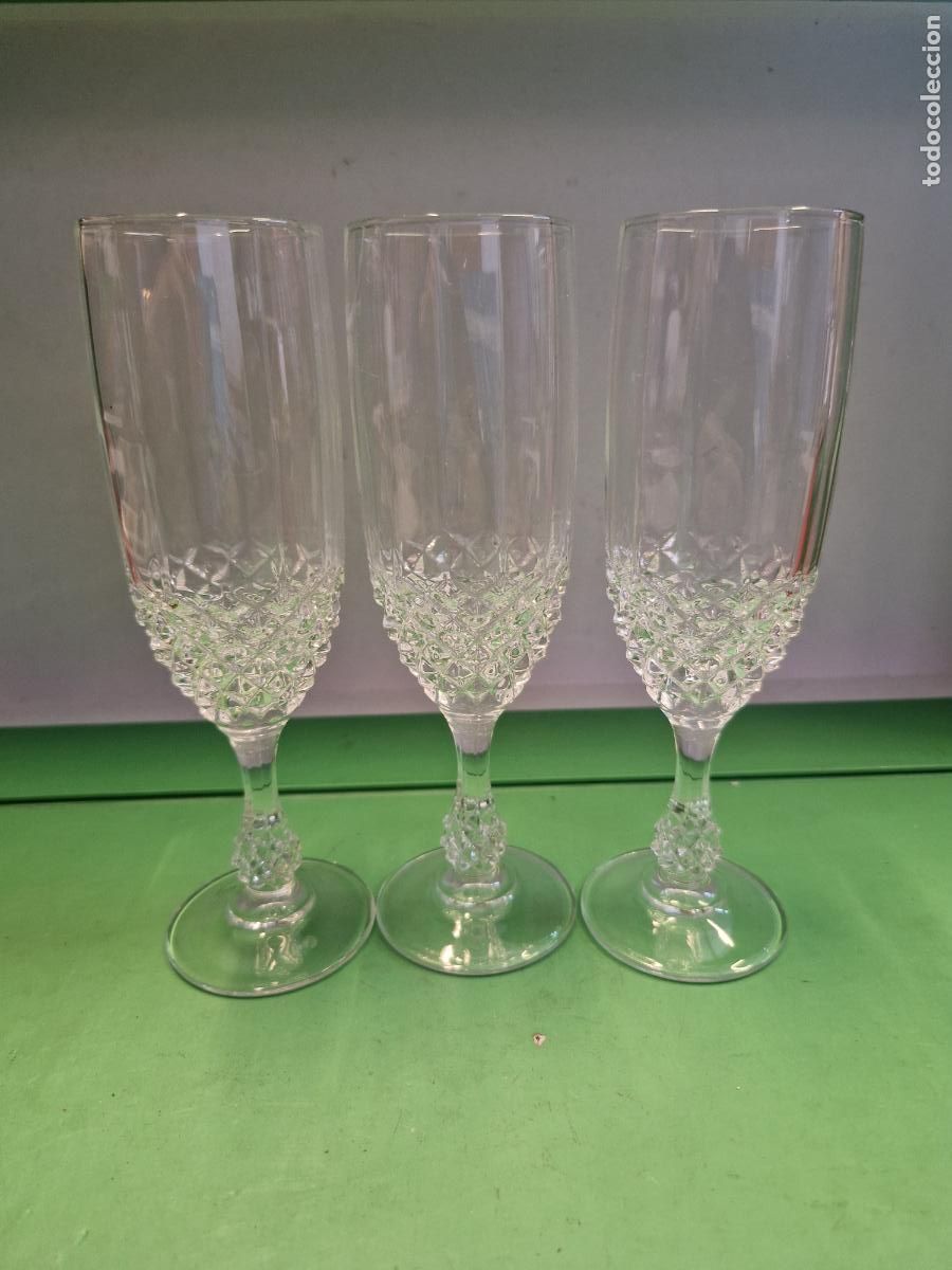 Segunda mano: 3 BONITAS COPAS DE CRISTAL. MEDIDA 18*6CM - Foto 1