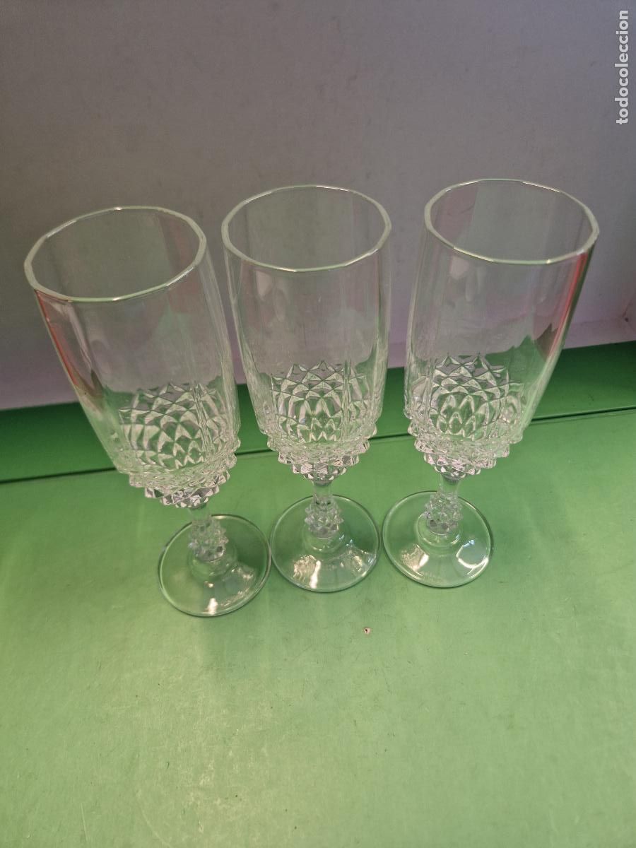 Segunda mano: 3 BONITAS COPAS DE CRISTAL. MEDIDA 18*6CM - Foto 2