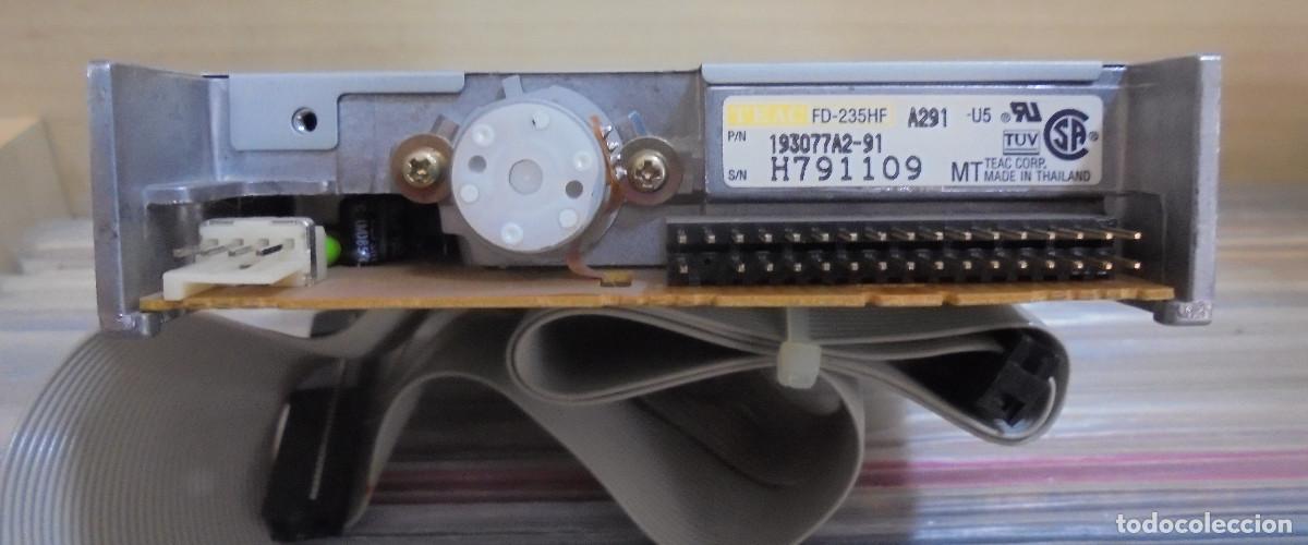 Segunda mano: Disquetera m&aacute;s cable-cinta de datos - Foto 2