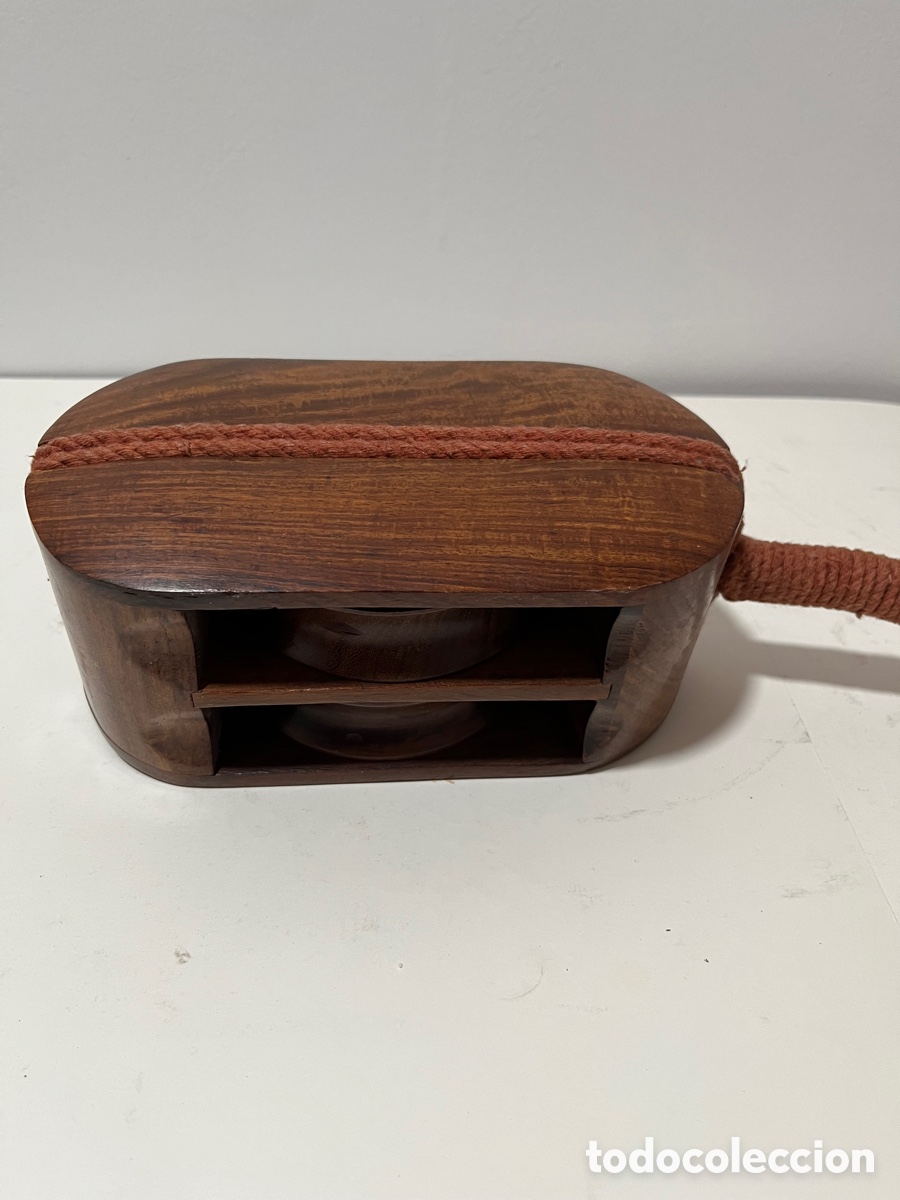 Segunda mano: Una polea mec&aacute;nica de madera - Foto 1