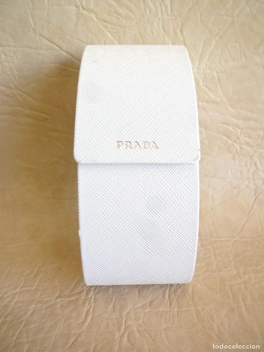Segunda mano: funda para gafas de sol prada nueva - Foto 1