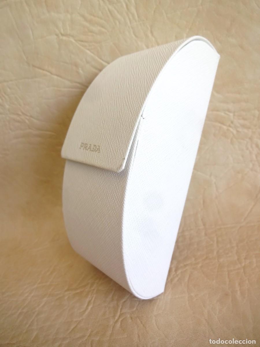 Segunda mano: funda para gafas de sol prada nueva - Foto 2