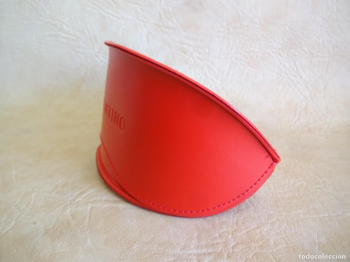Segunda mano: funda para gafas de sol Valentino nueva - Foto 3