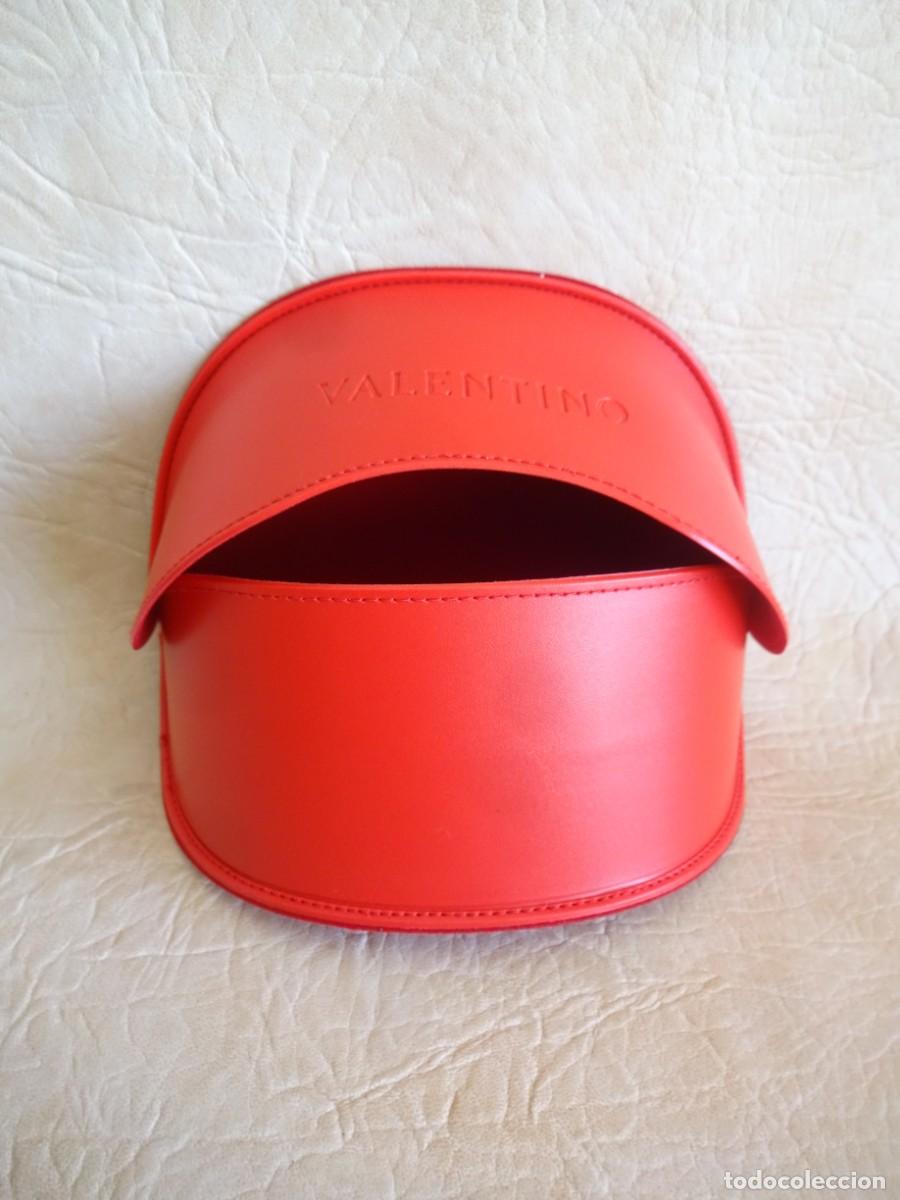 Segunda mano: funda para gafas de sol Valentino nueva - Foto 4