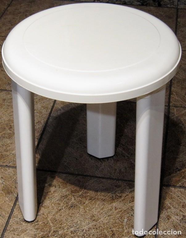 Segunda mano: TABURETE Blanco Pl&aacute;stico. 40 alto x 32.5 di&aacute;metro cms. - Foto 3