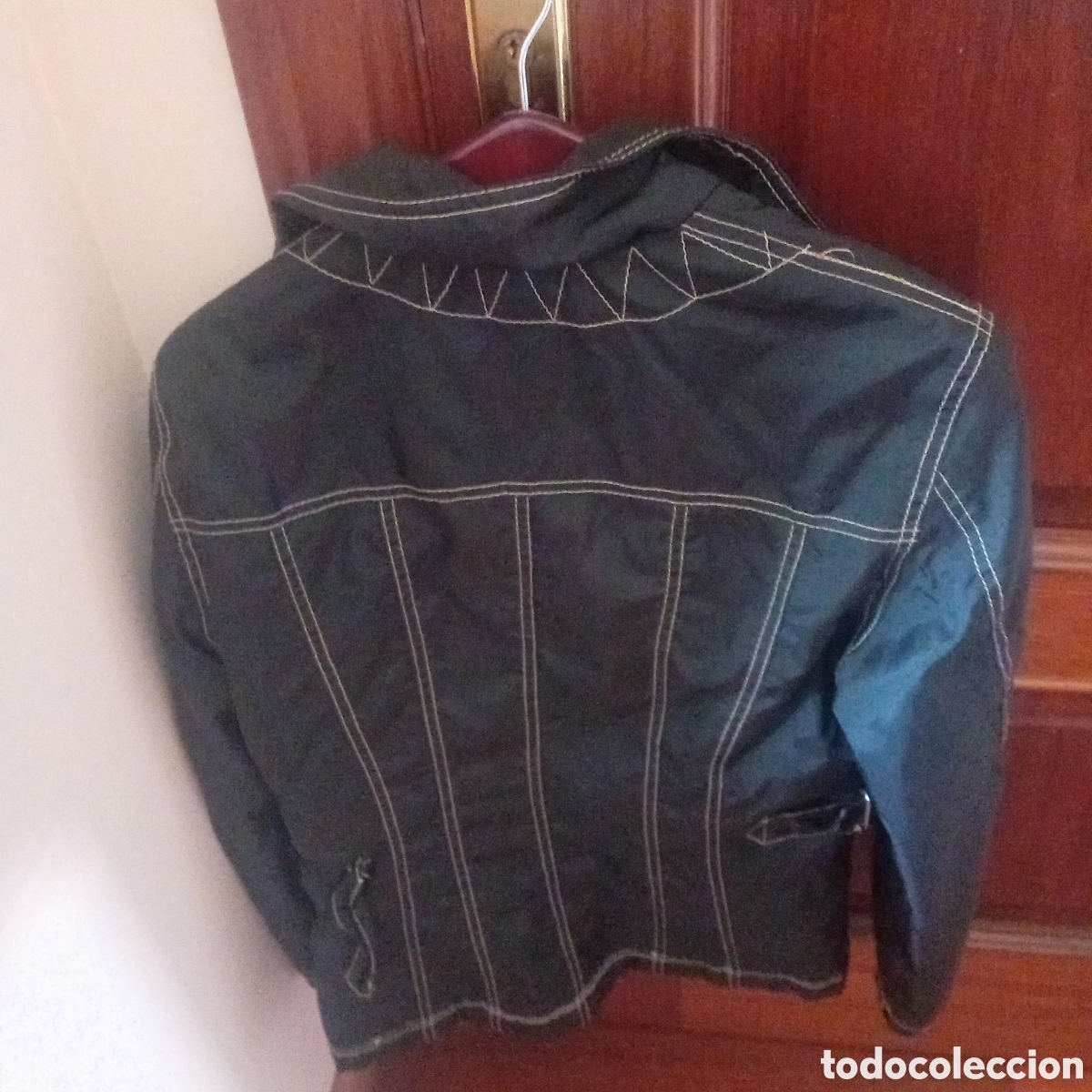 Segunda mano: Chaqueta chubasquero mango negra - Foto 2