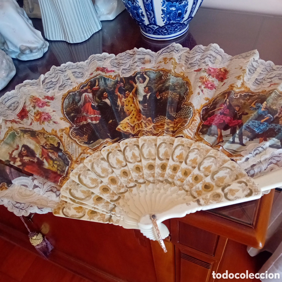 Segunda mano: Precioso abanico con gitanas - Foto 1