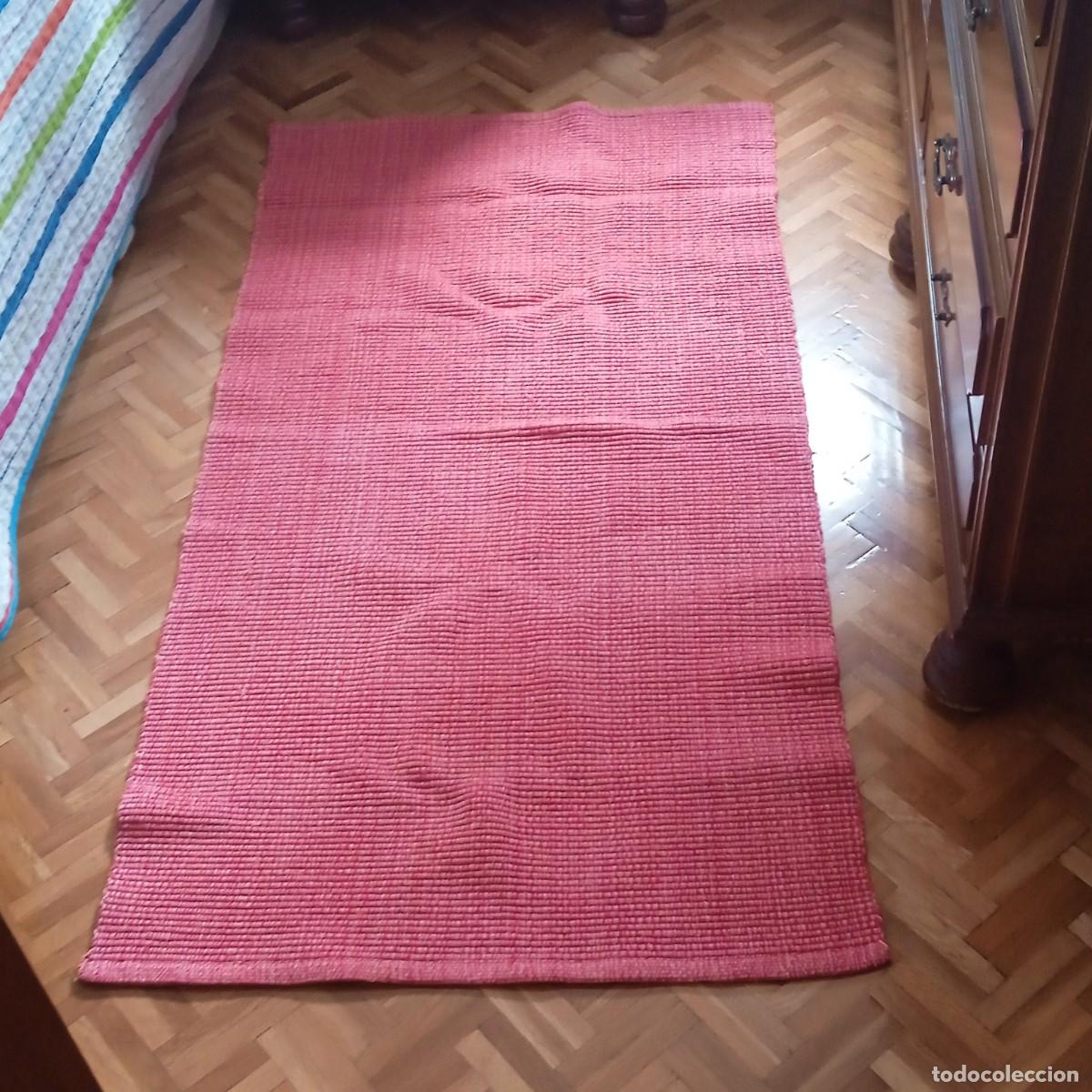 Segunda mano: ALFOMBRA-JARAPA-PIE DE CAMA-COLOR ROJO - Foto 1