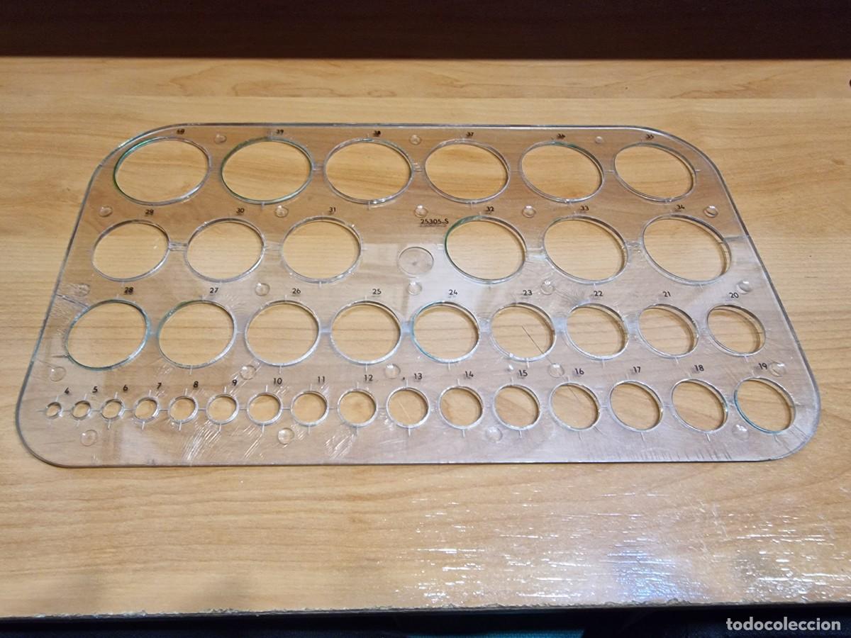 Segunda mano: Lote 2457. Estuche con Regla con formas circulares - Foto 1