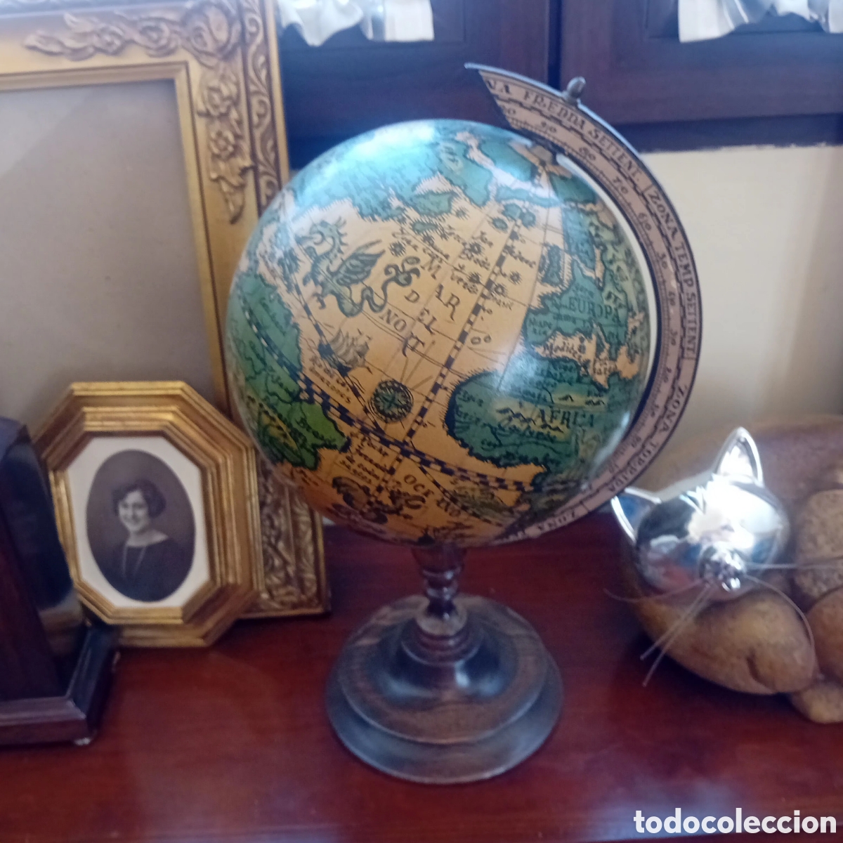 Segunda mano: Precioso globo terraqueo de madera - Foto 1