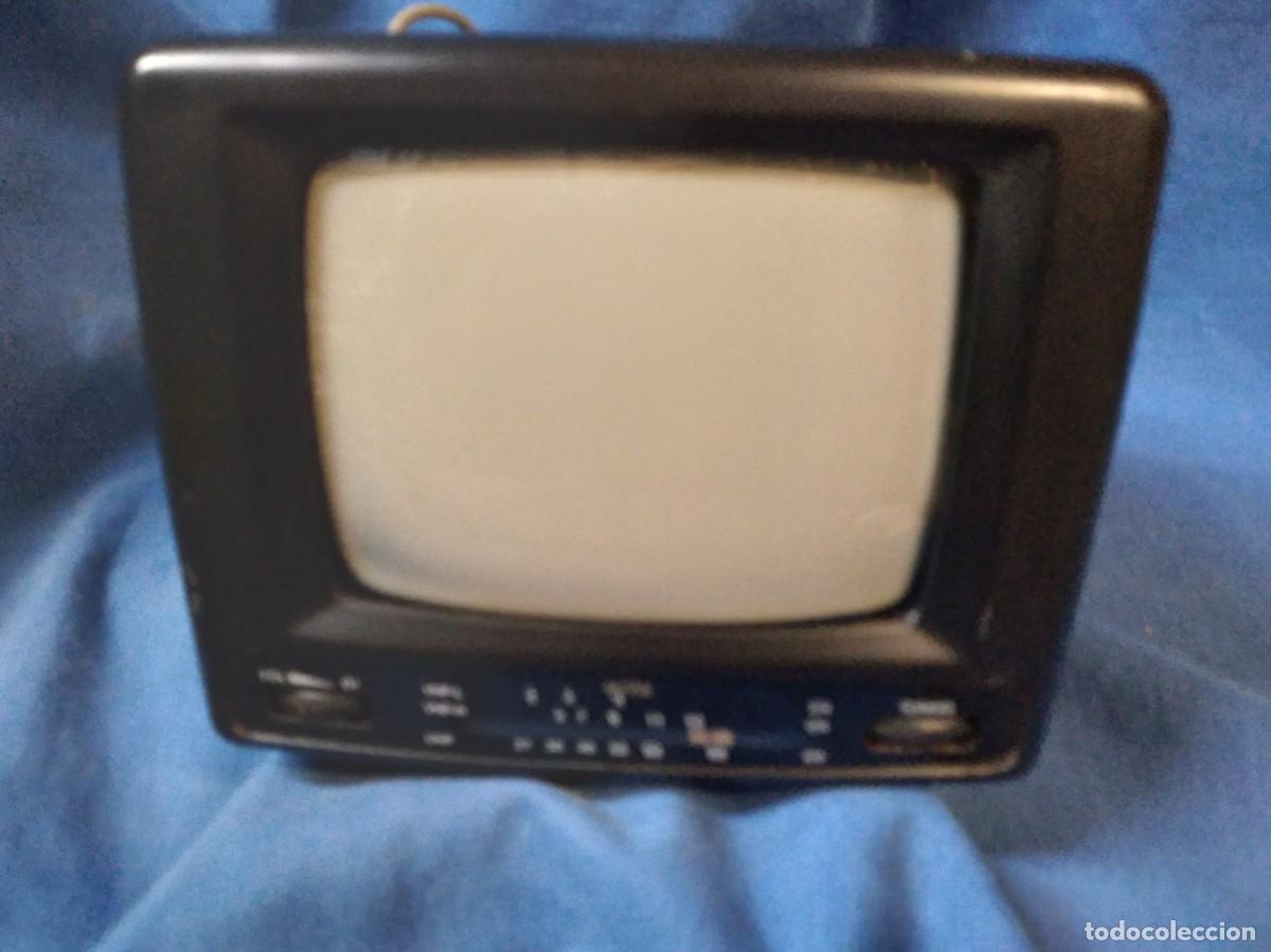Segunda mano: MINI TELEVISION DE 14 Cm. MARCA ELTA MDLO. 2207 - Foto 1