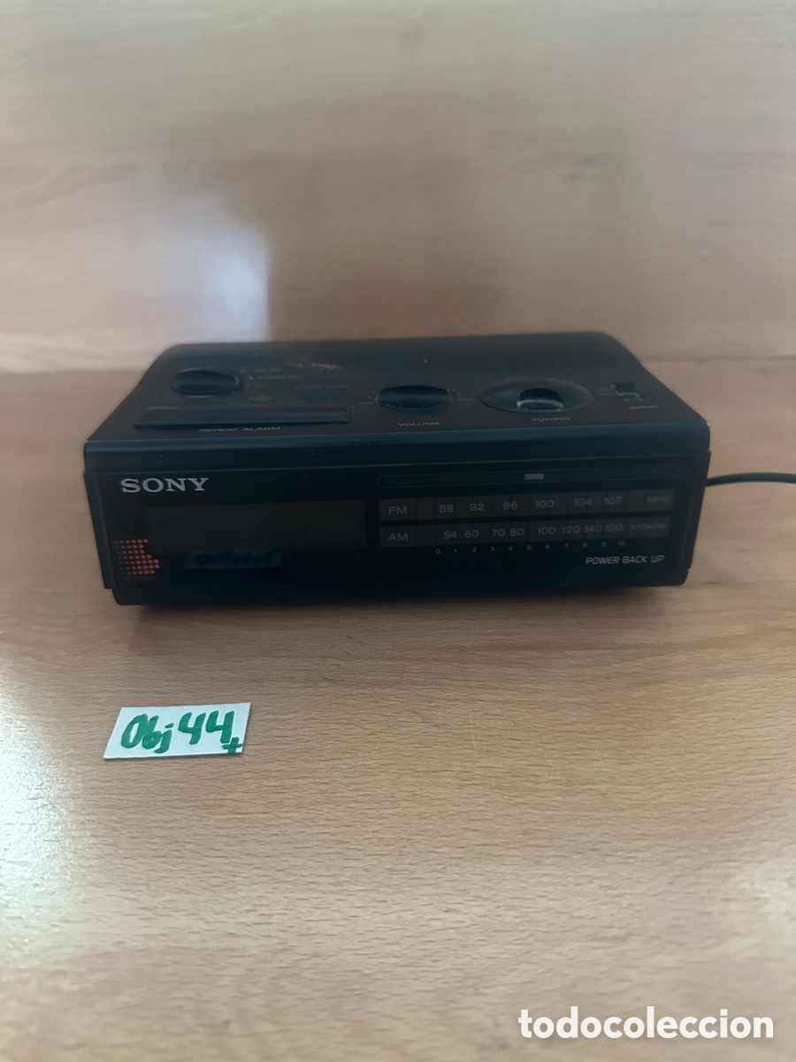 Segunda mano: Radio reloj despertador digital Sony - Foto 1