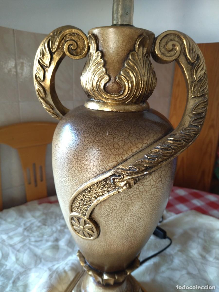 Segunda mano: Lampara de mesa estilo imperio de resina. - Foto 8