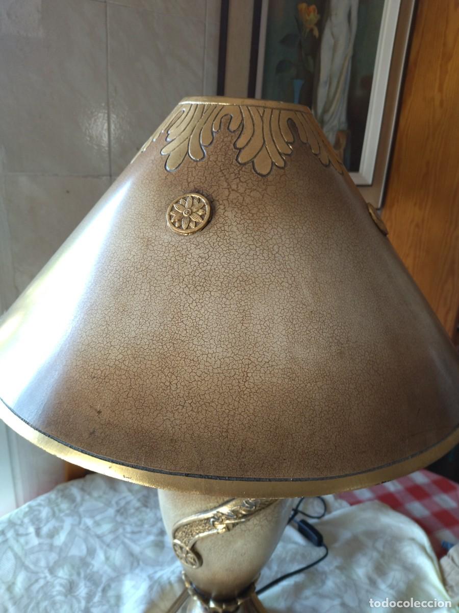 Segunda mano: Lampara de mesa estilo imperio de resina. - Foto 9