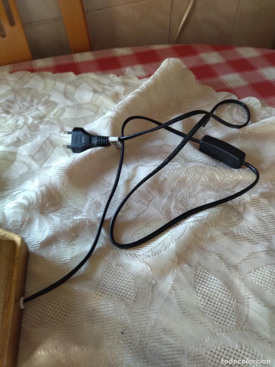 Segunda mano: Lampara de mesa estilo imperio de resina. - Foto 10