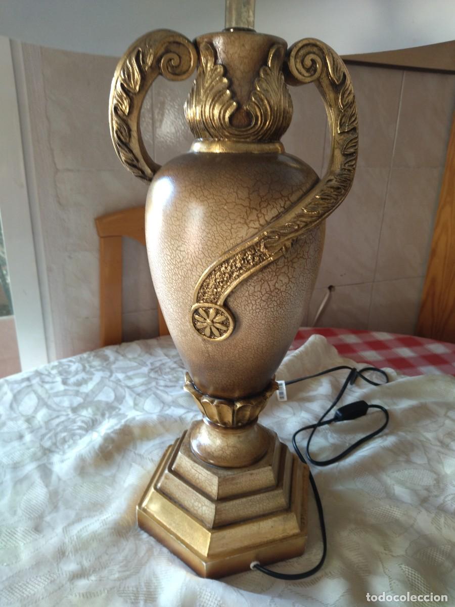 Segunda mano: Lampara de mesa estilo imperio de resina. - Foto 12