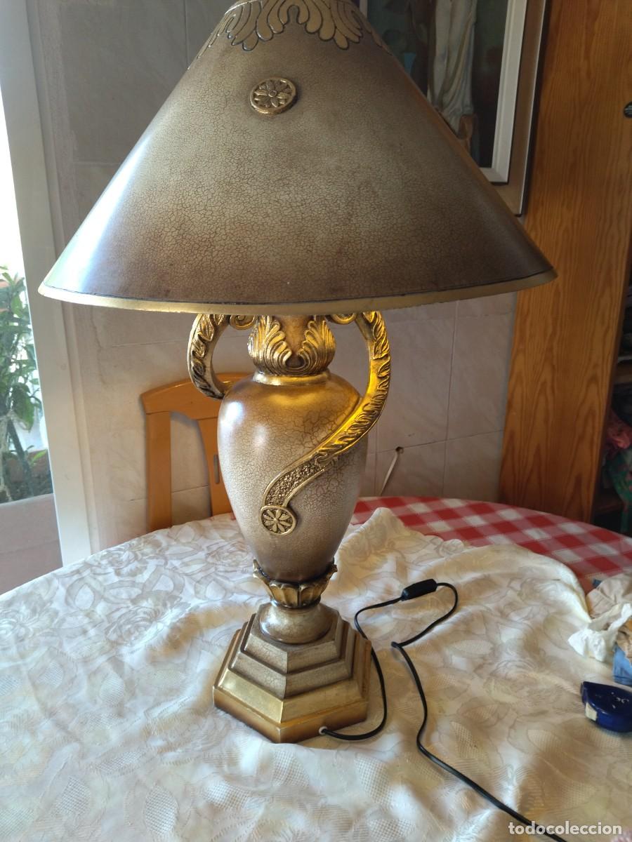 Segunda mano: Lampara de mesa estilo imperio de resina. - Foto 13