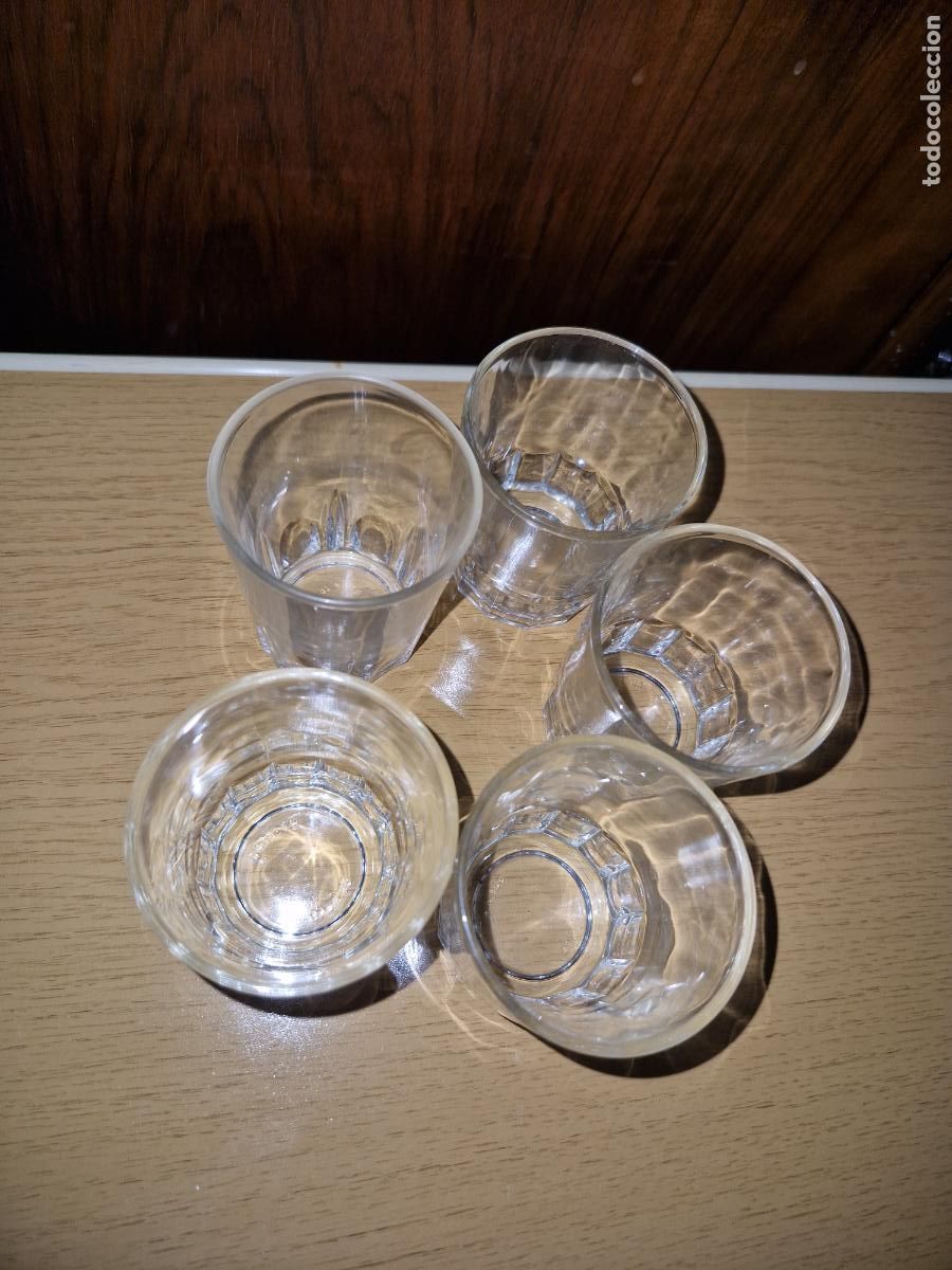 Segunda mano: 5 BONITOS VASOS DE CRISTAL. MEDIDA 6*7CM - Foto 2