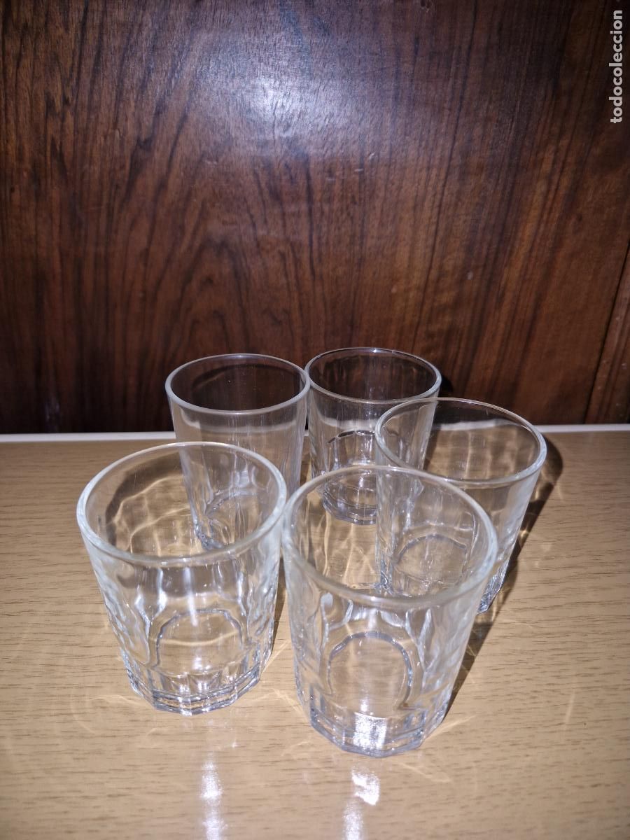 Segunda mano: 5 BONITOS VASOS DE CRISTAL. MEDIDA 6*7CM - Foto 1