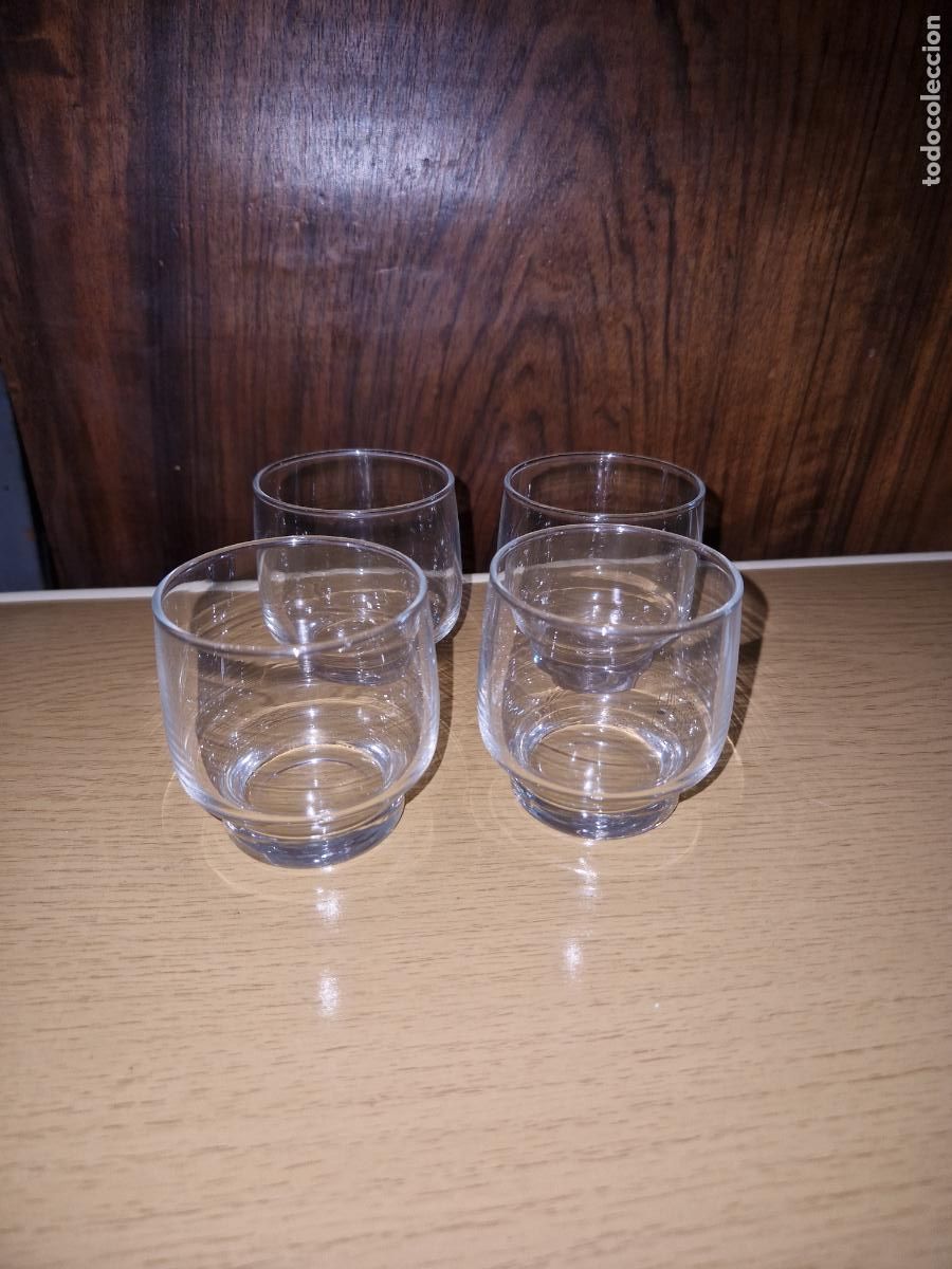 Segunda mano: 4 BONITOS VASOS DE CRISTAL. MEDIDA 7*7CM - Foto 1