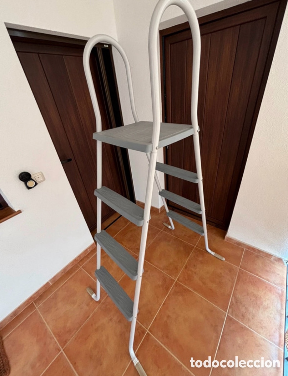 Segunda mano: Escalera de piscina en subasta - Foto 1