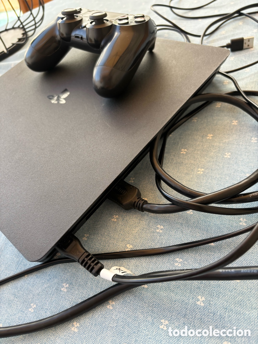 Segunda mano: Play Station 4 Slim negra - Foto 3