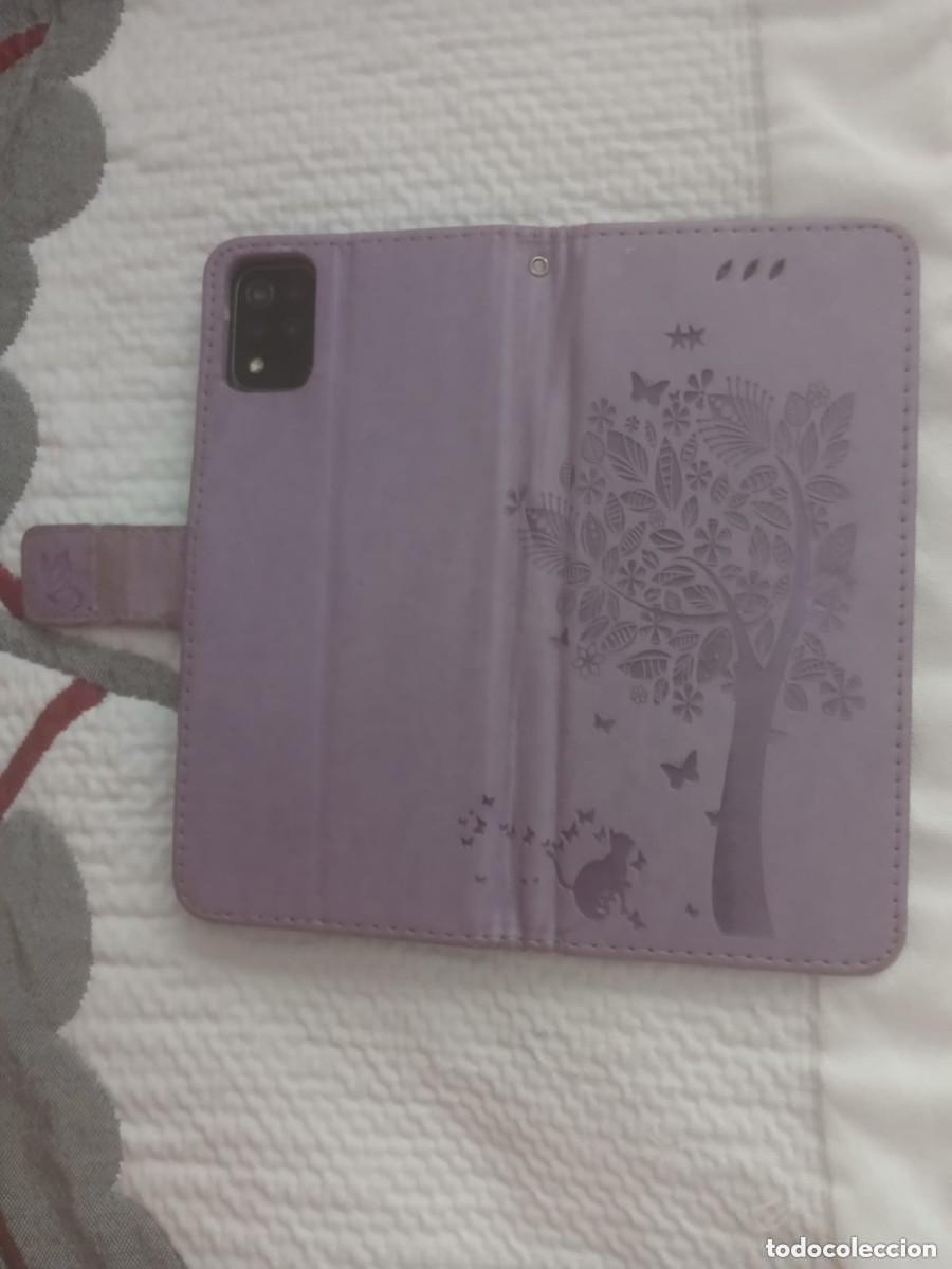 Segunda mano: Funda para m&oacute;vil color violeta - Foto 1