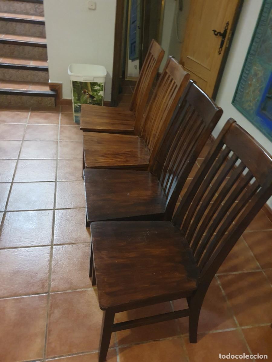 Segunda mano: Conjunto de 4 sillas de madera macizas - Foto 4